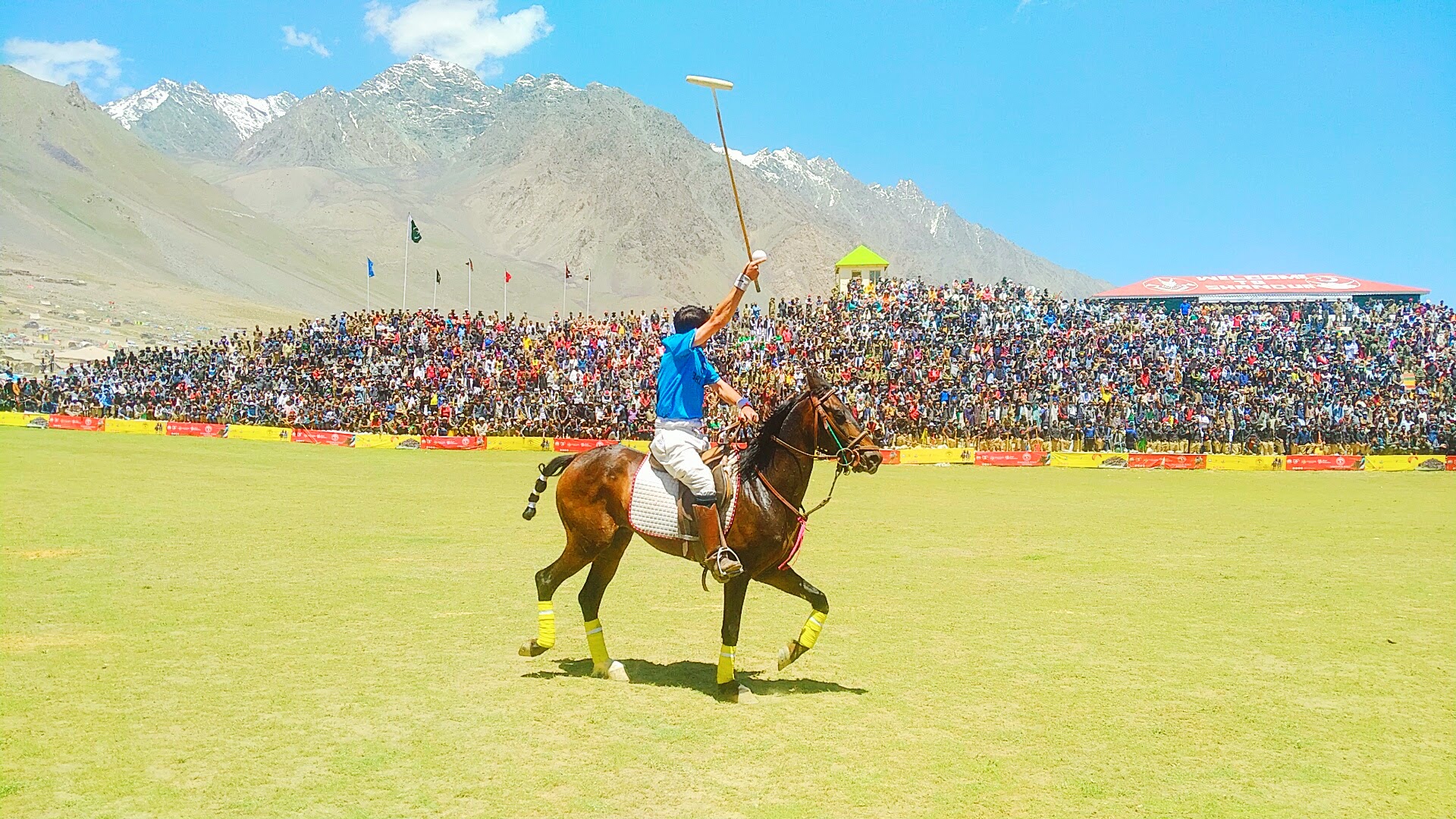 Breathtaking scenic view of Shandur Pass (2)